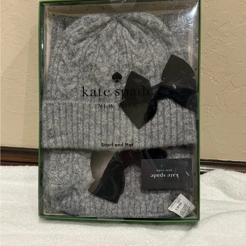 New in box Kate Spade Scarf and Hat Set Gray With Black Bow